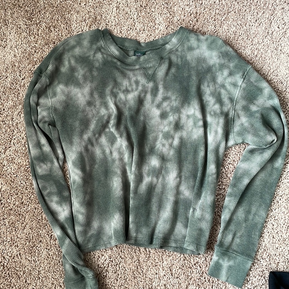 Green tie-dye long sleeve thermal